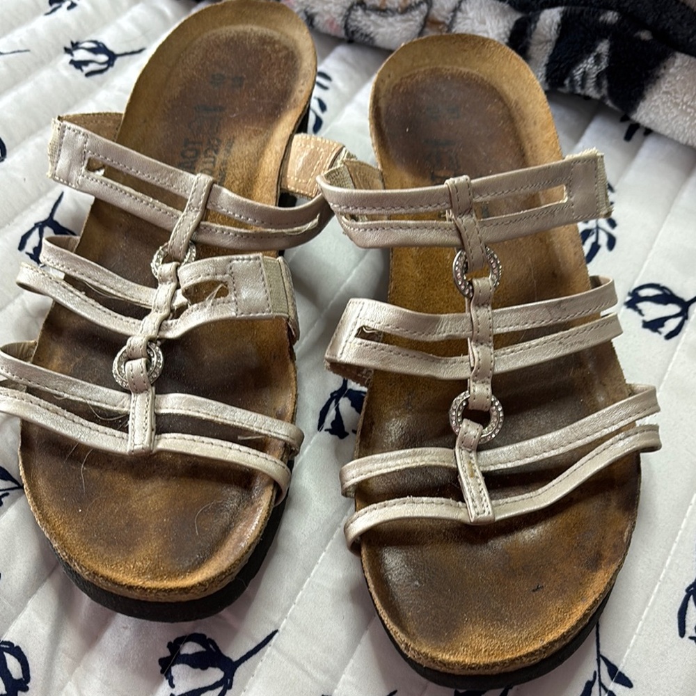 Women's Naot Sandals in Cream